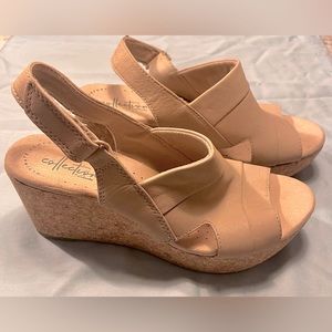 Clarks Ultimate Comfort Collection Sandal Wedge Size 7.5 EUC